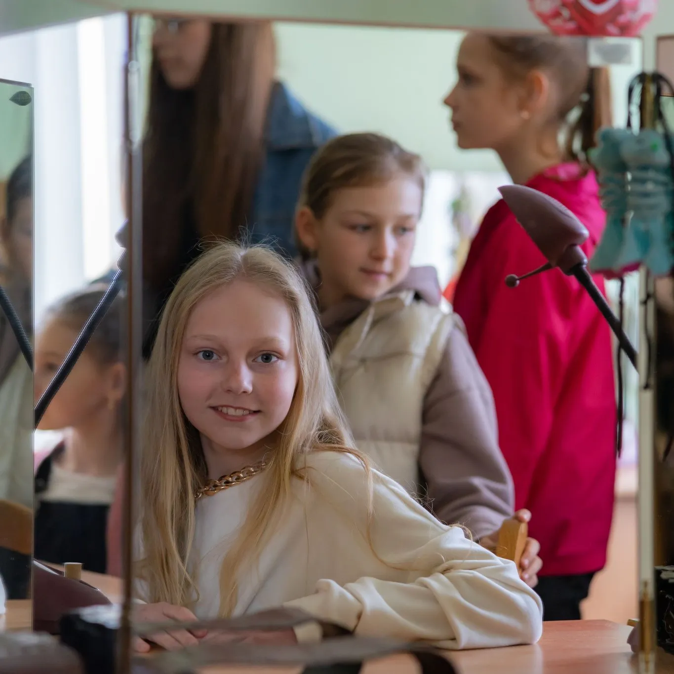 У театрі побували юні учасниці весняної школи лідерства для дівчаток «Create Yourself» RC Lutsk Volyn Pride