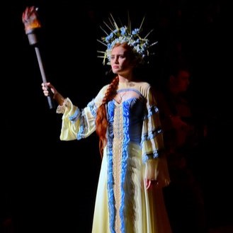 «При ватрі»: Волинський драмтеатр завершив сезон піснями, які вкрала Росія