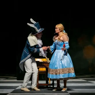 На прем'єрні покази нової вистави завітали понад тисяча глядачів