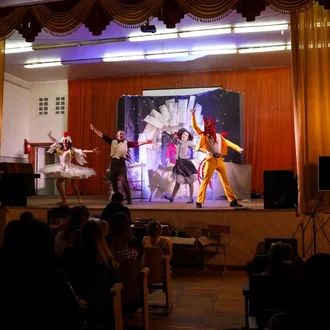 Мюзикл «Рукавичка» показали діткам у Ковелі та Камені-Каширському