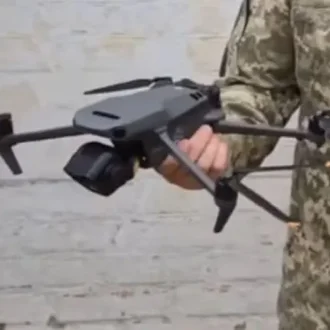 Воїни 451-го батальйону нині розвідують ворожі позиції за допомогою дрона від волинських театралів