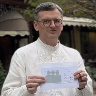 Як ексміністр закордонних справ Дмитро Кулеба запрошував глядачів на премʼєру вистави у театрі