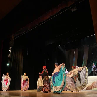 Рідні загиблих Героїв та визволені з полону Захисники побували на виставі