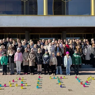 Три роки пам'яті: волинські театрали вшанували загиблих від російського удару по драмтеатру в Маріуполі
